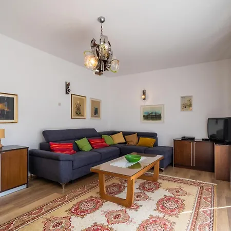 Gorgeous In With Kitchen Apartment Premantura